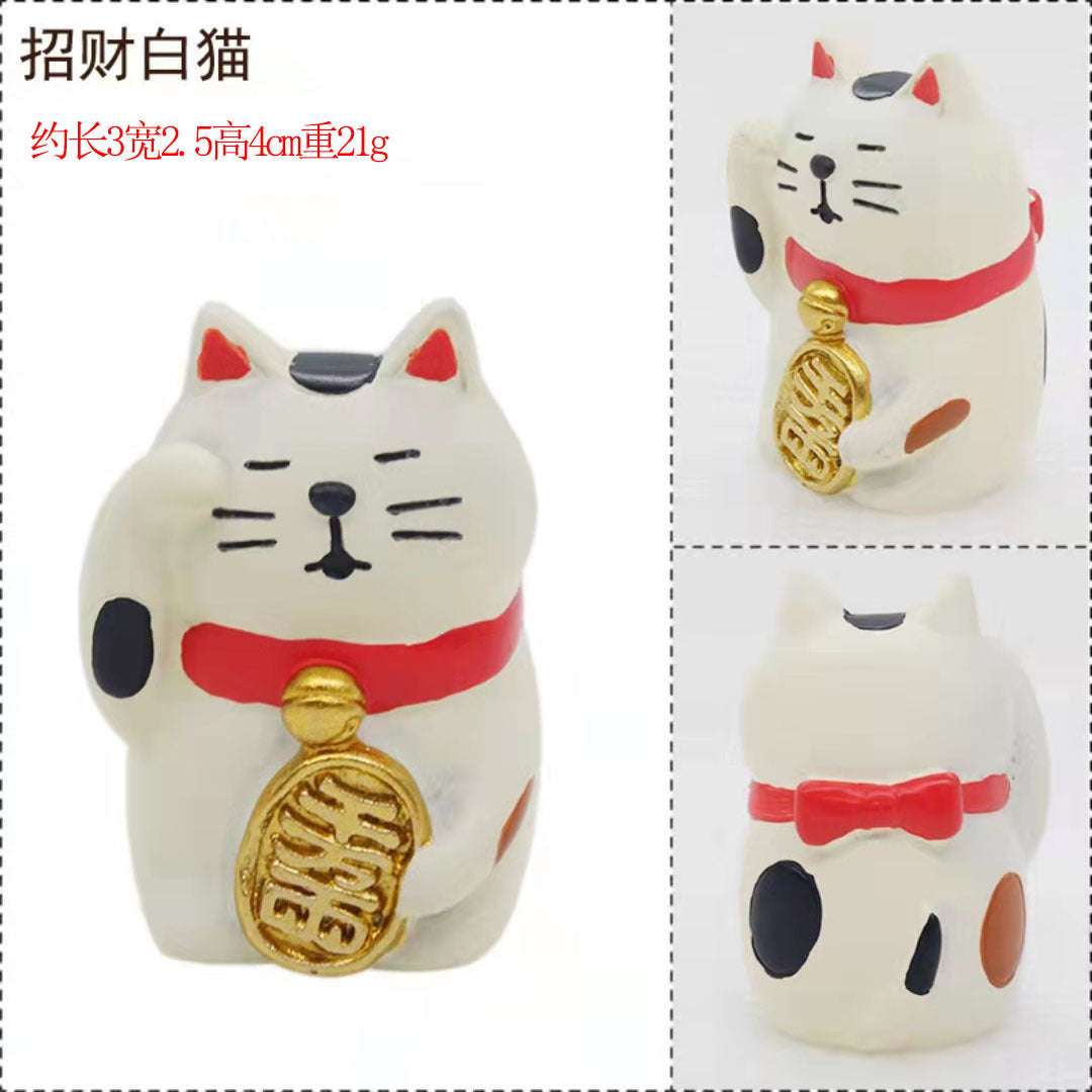 LUCKY CAT FIGURE